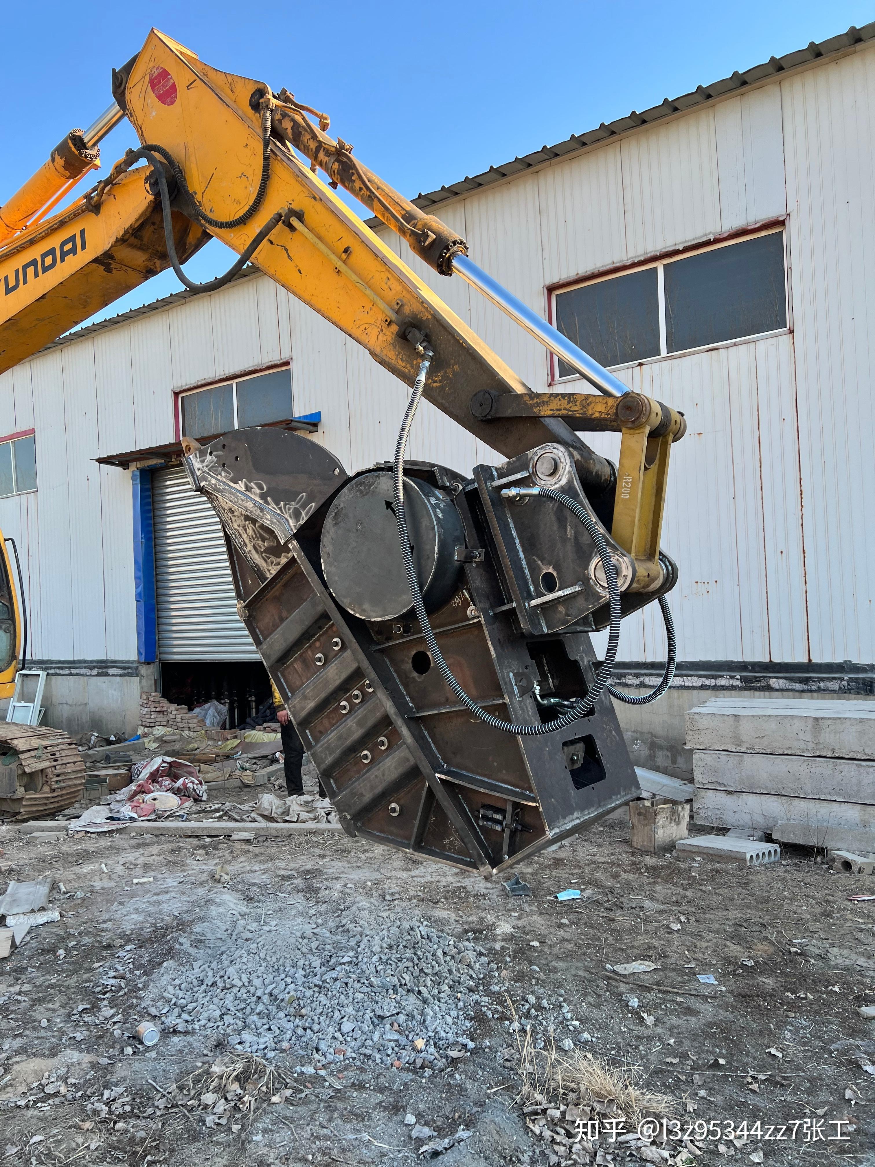张晶介绍挖掘机破碎斗一小时产量多少鄂式破碎机价格