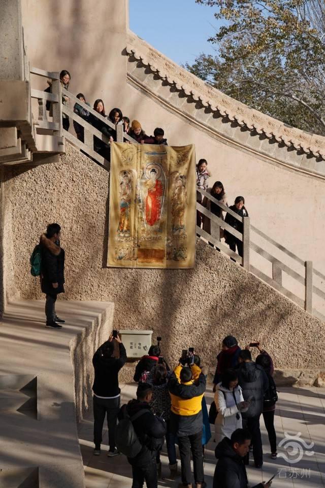 敦煌巨幅刺绣凉州瑞像图邹英姿复绣大佛真现巧手天工高清大图