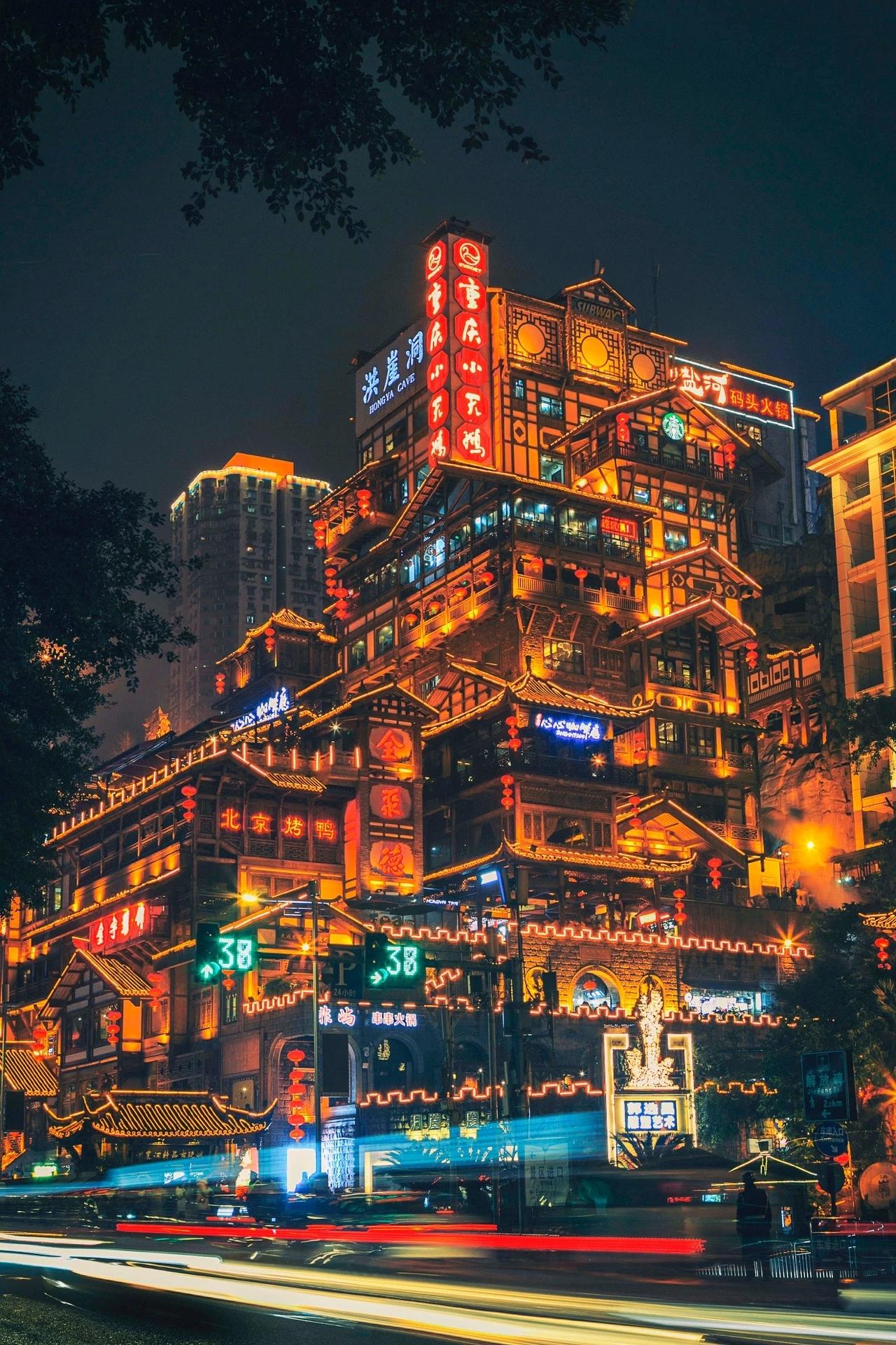 魔幻重庆拍照机位分享教你拍出刷爆朋友圈的旅行照