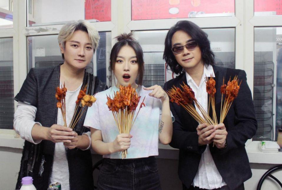 67 初哆咪娱乐:fir新主唱遭批表演差阿沁邀faye回来:曾经的恋人