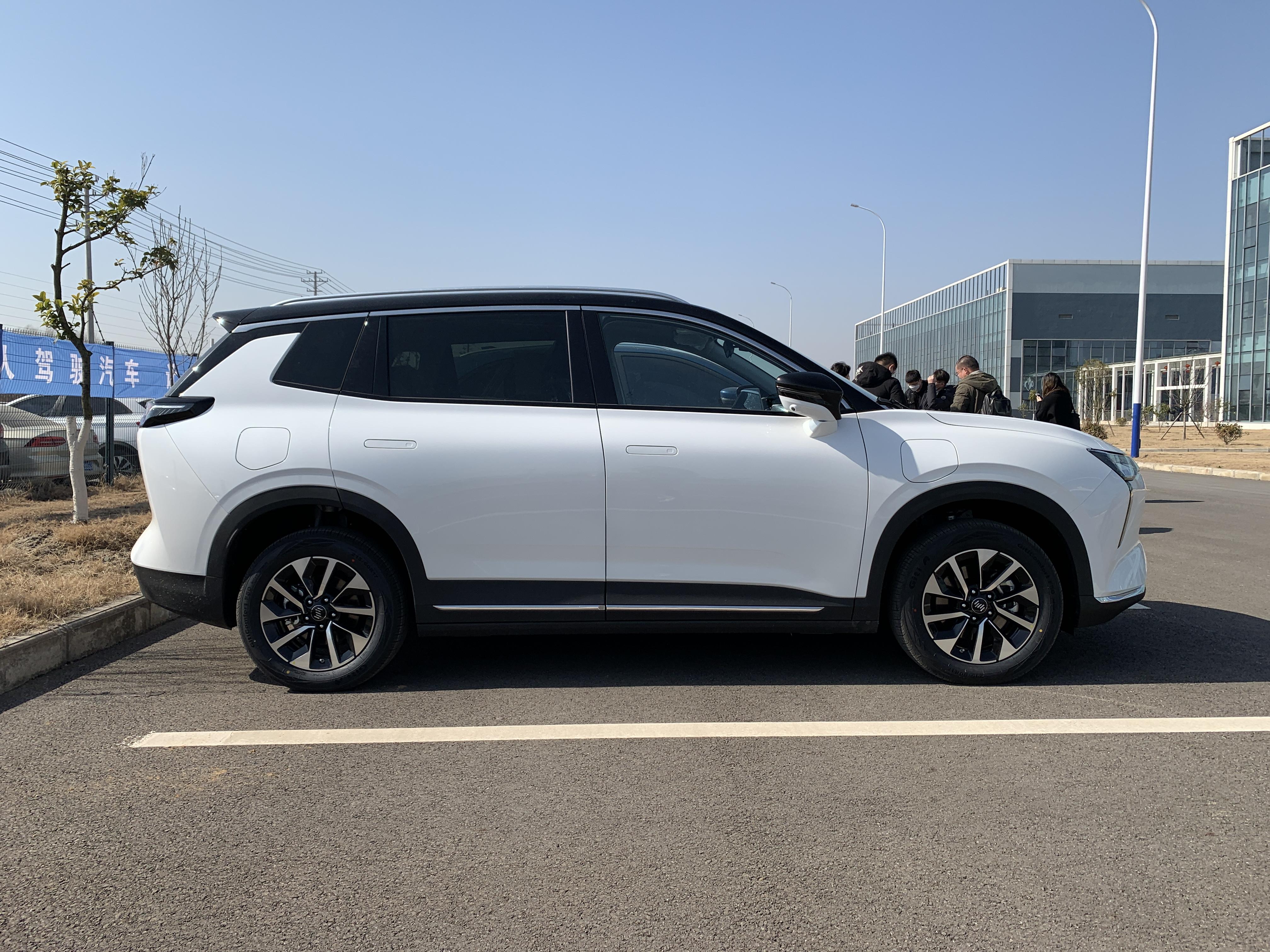 上半年交付威马全新w6智能无人驾驶汽车量产