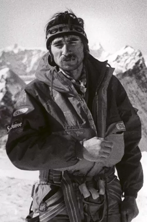 英国探险队第一次到达珠峰北侧,由查尔斯·霍华德