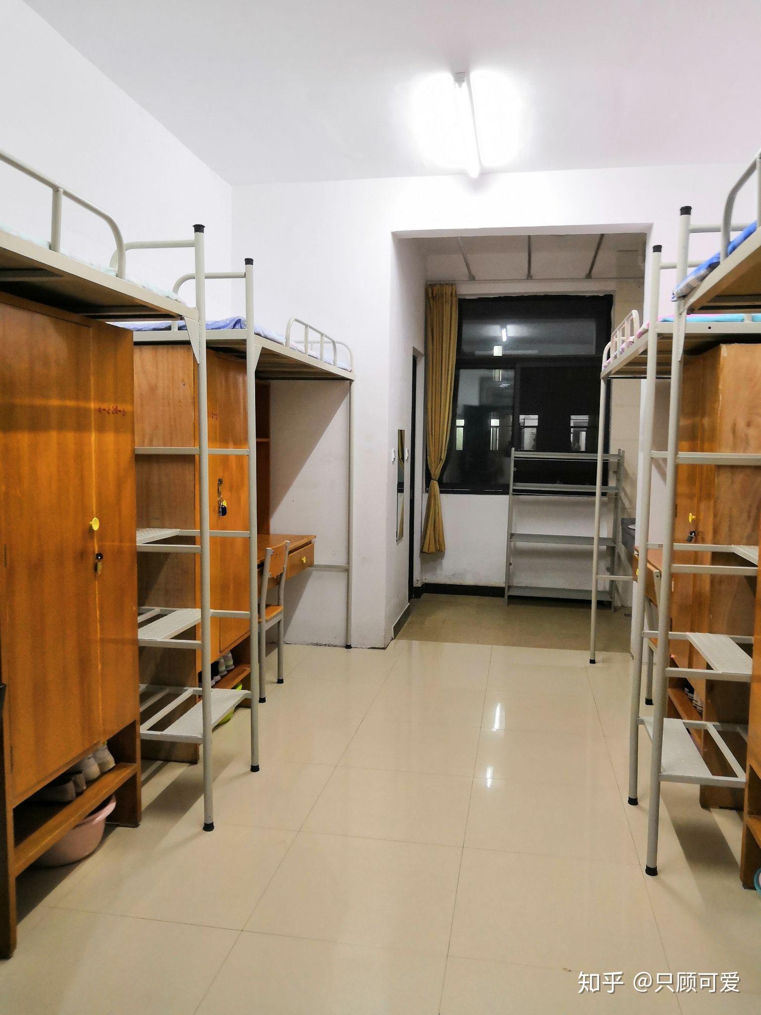 请问洛阳师范学院这个学校怎么样. 里面住宿还有教学质量?