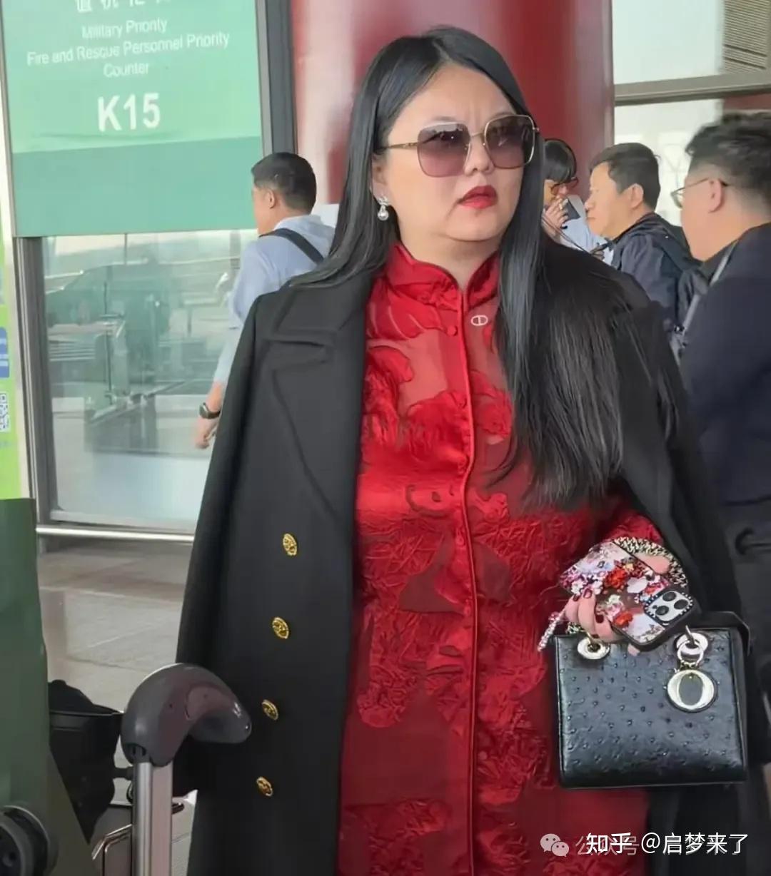 真破防了!200斤李湘近照刷屏:颤抖的肥肉,彻底失控!让全网中年人集体沉默~ - 知乎