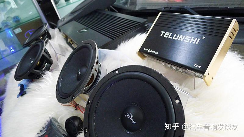 铃木雨燕汽车音响改装享受和朋友一起改装的乐趣主动分音体验