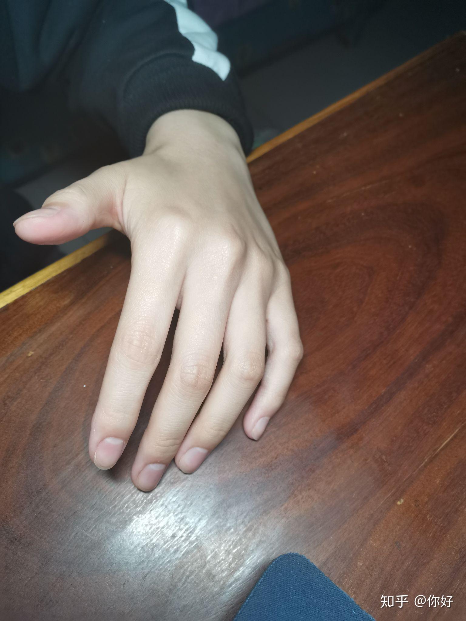 一个女生的手特别像男生的手是什么感受? - 知乎