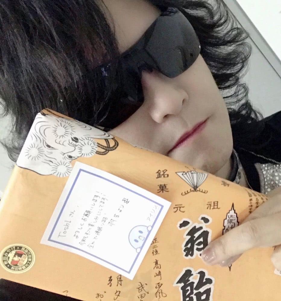 日本摇滚乐巨星 toshi