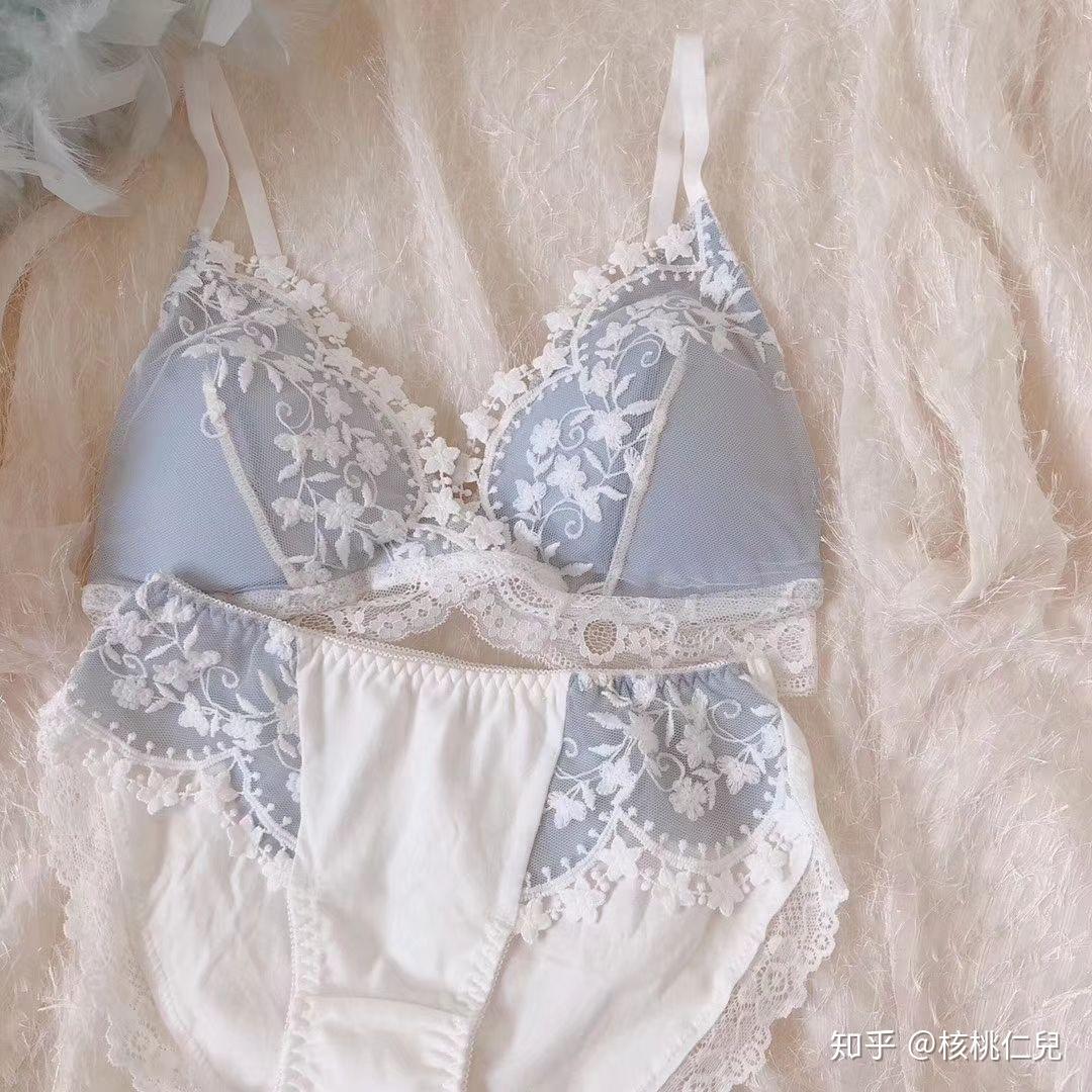 怎么样穿胸罩 v2-f0ae2c5d4c1f0da04883b35dac6672b8_r.jpg