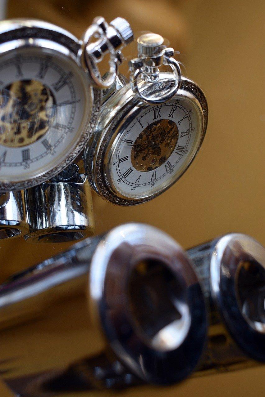 挂钟的机芯如何拆下