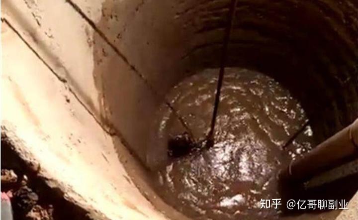 工地水鬼最玩命最心酸的职业上来两万块没上来赔100万出殡当天改嫁
