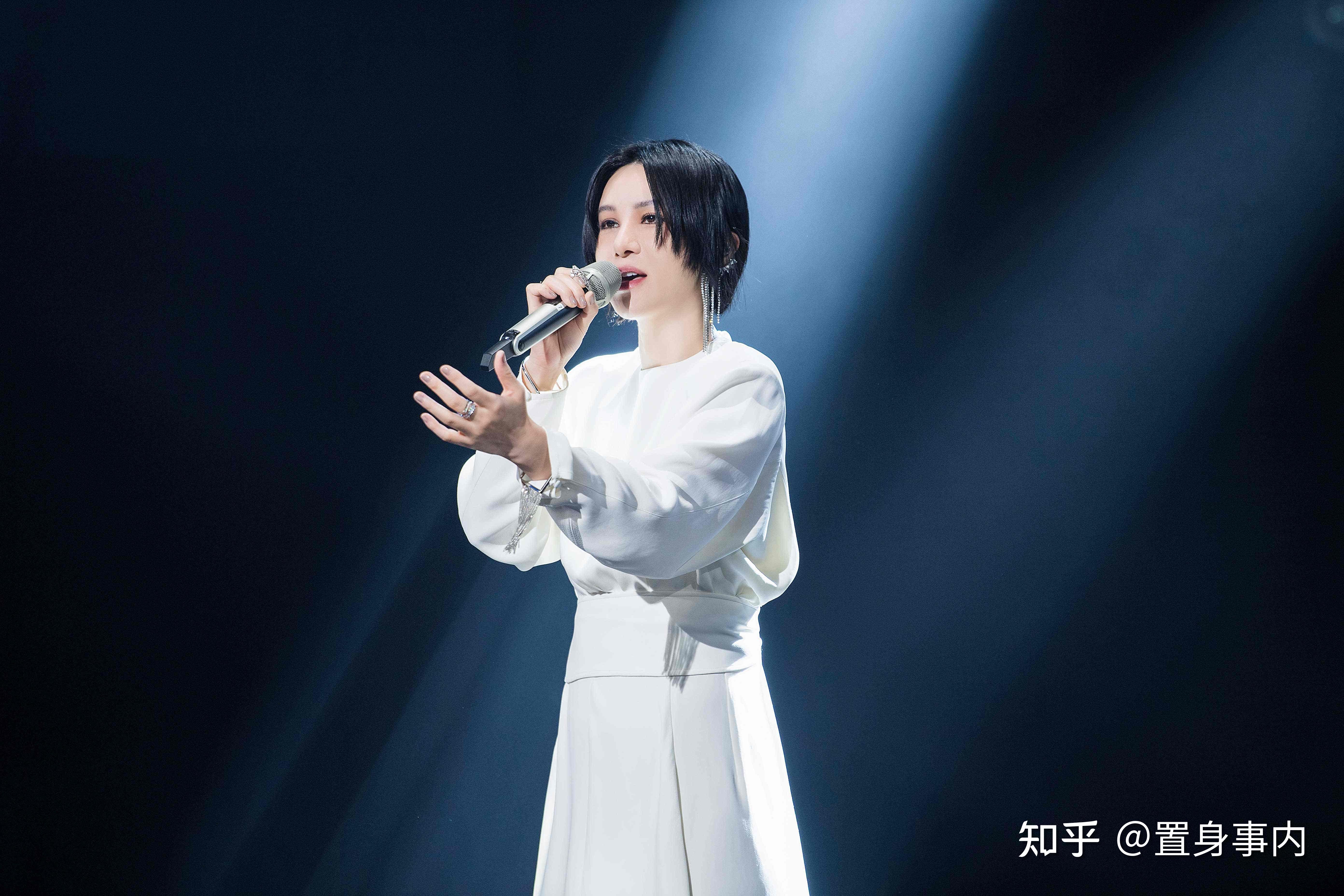 一脸问号这6位当红歌手个个人气爆棚却拿不出几首代表作