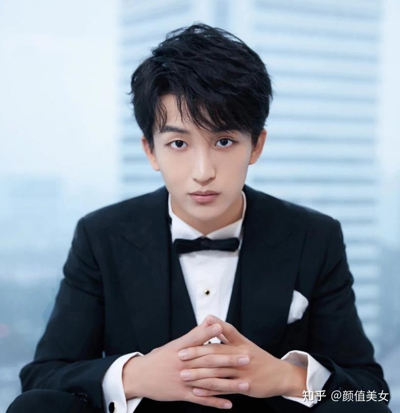 黄子弘凡成为央视首位签约艺人,声入人心,散发着独特的魅力 - 知乎