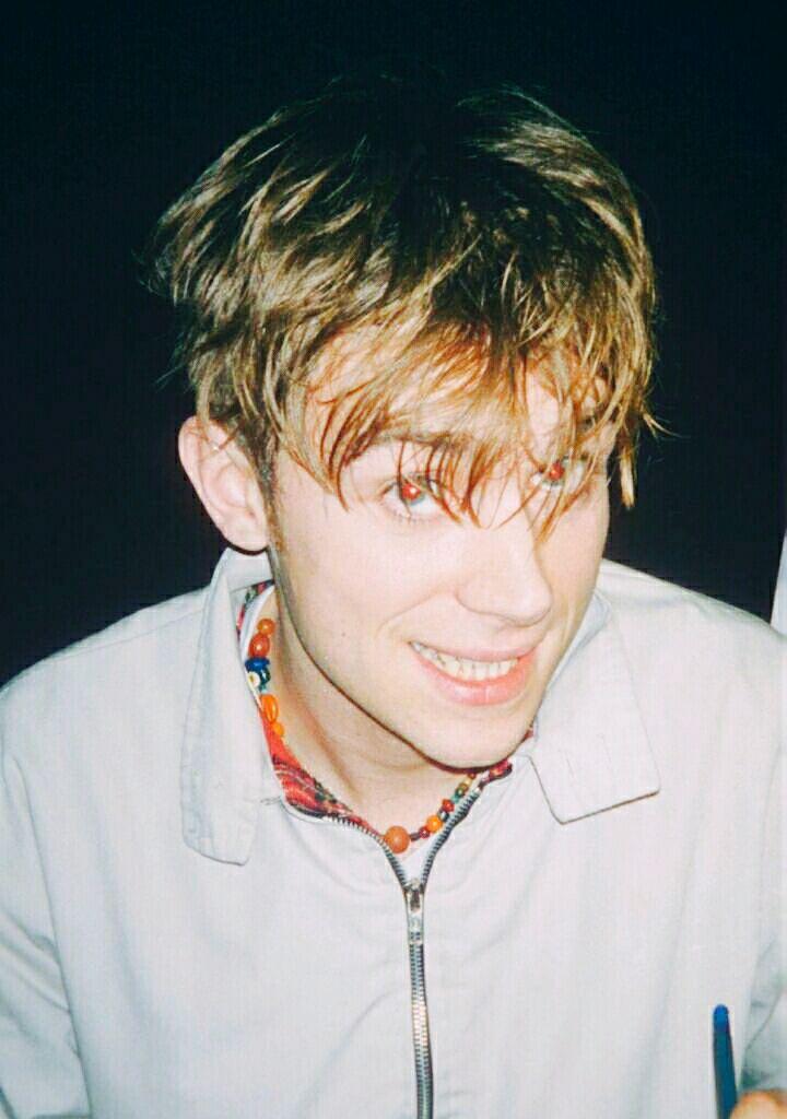 如何客观评价damon albarn的长相? - 知乎