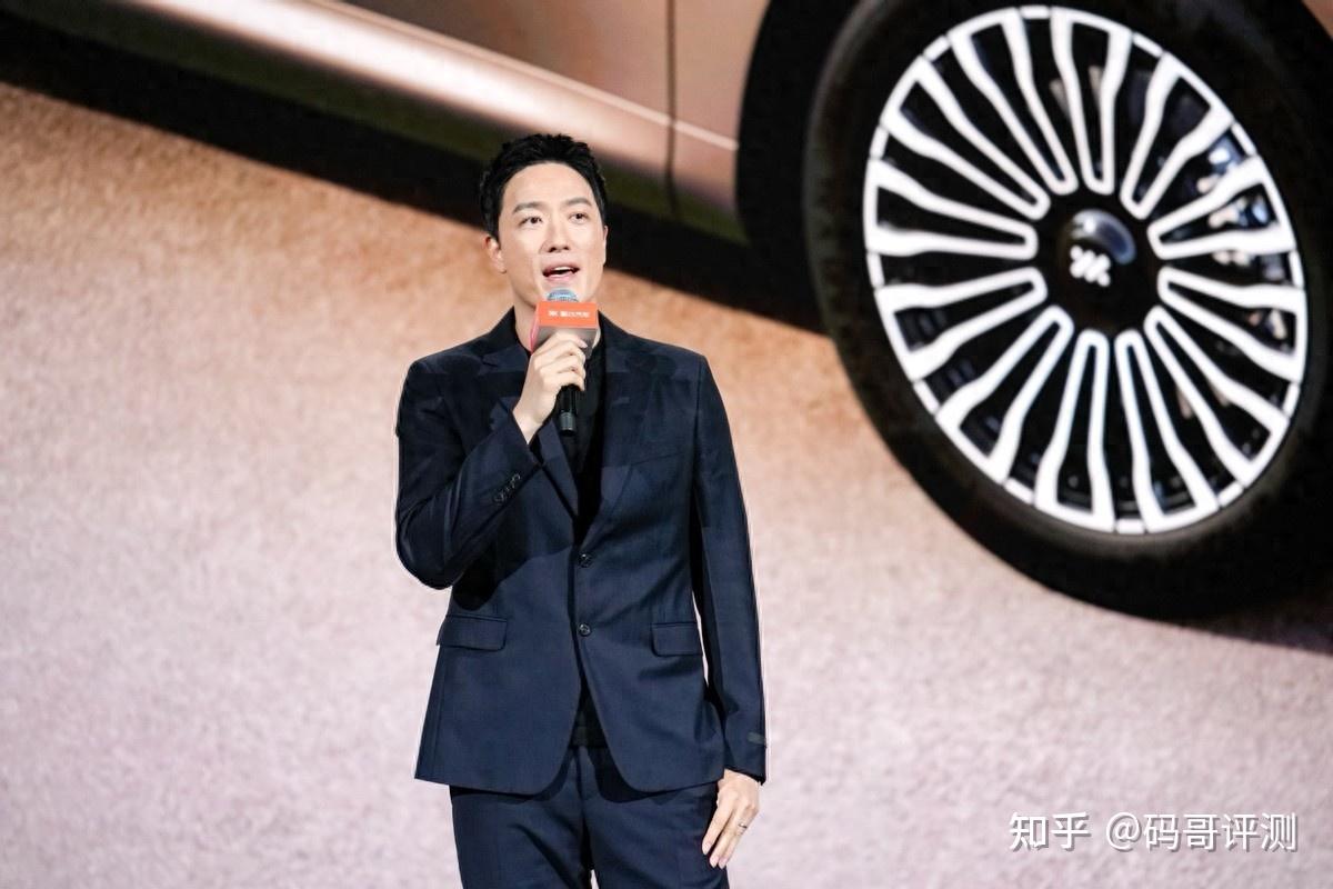 24.98万元起,智己LS8震撼上市!30万内唯一线控转向,旗舰大满配!