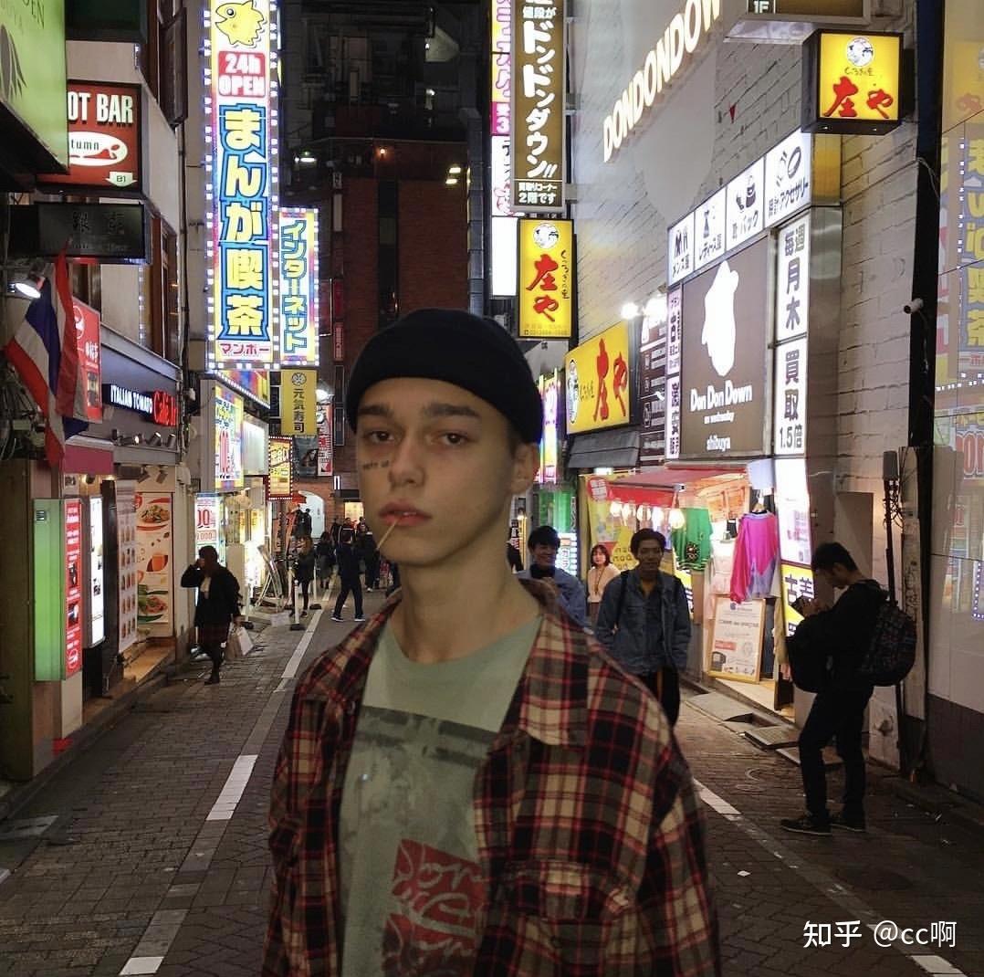 ins穿搭博主睡不醒男孩sashatrautein