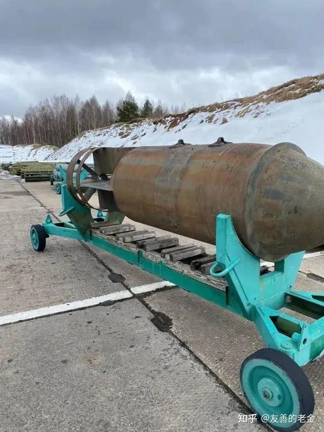 4月 19 日俄军向亚速钢铁厂投下钻地弹,目前当地情况如何? 