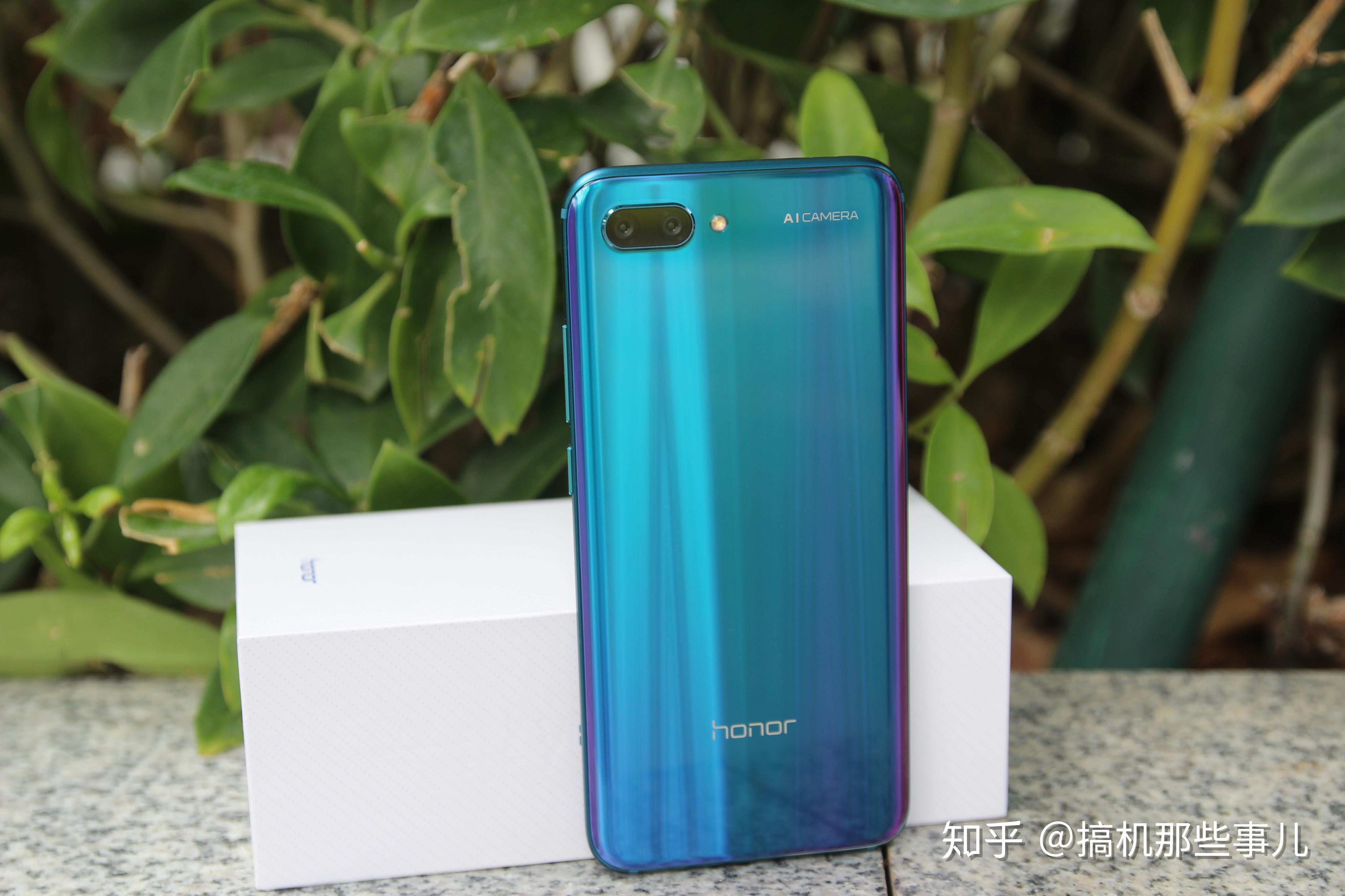 女生用小米8和荣耀10哪个好一些