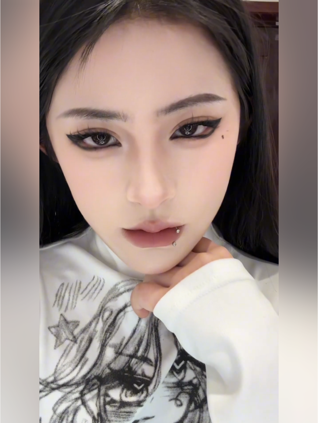 屌炸天的上扬全包眼线跟练版妆出春日生命力潮妆研究所全包眼线教程