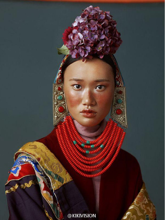 有没有什么拍少数民族题材的系列摄影作品或摄影师推荐