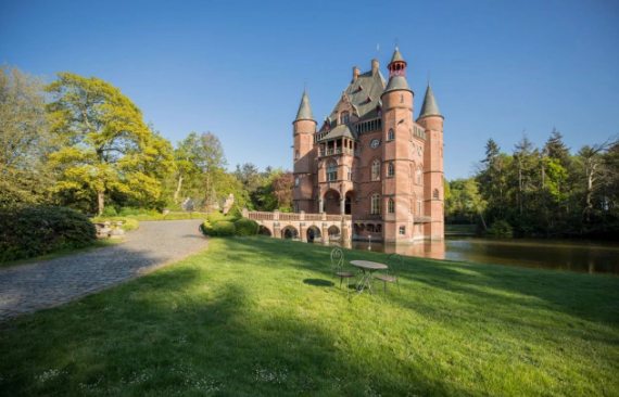 今年夏天在比利时包个梦幻城堡开party谁心里还没住着个小公举咋滴