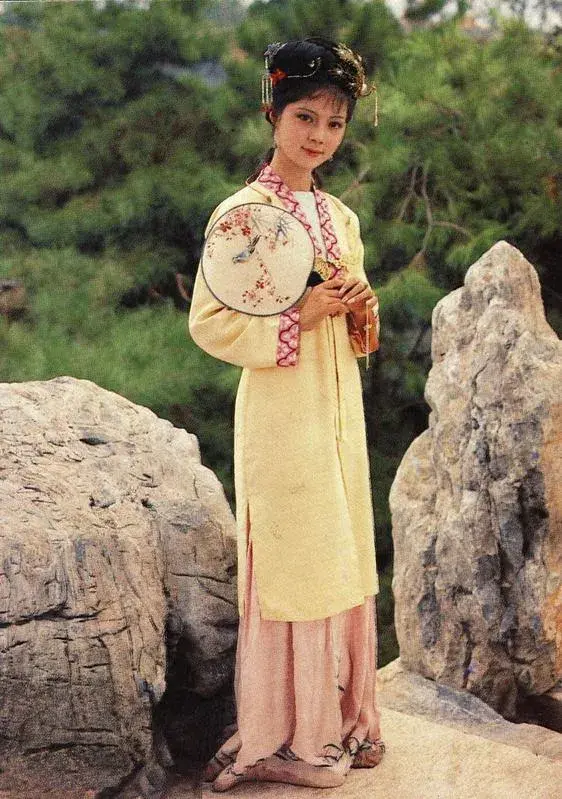 敲断玉钗红烛冷薛宝钗的风华终于在枯寂的岁月中黯淡