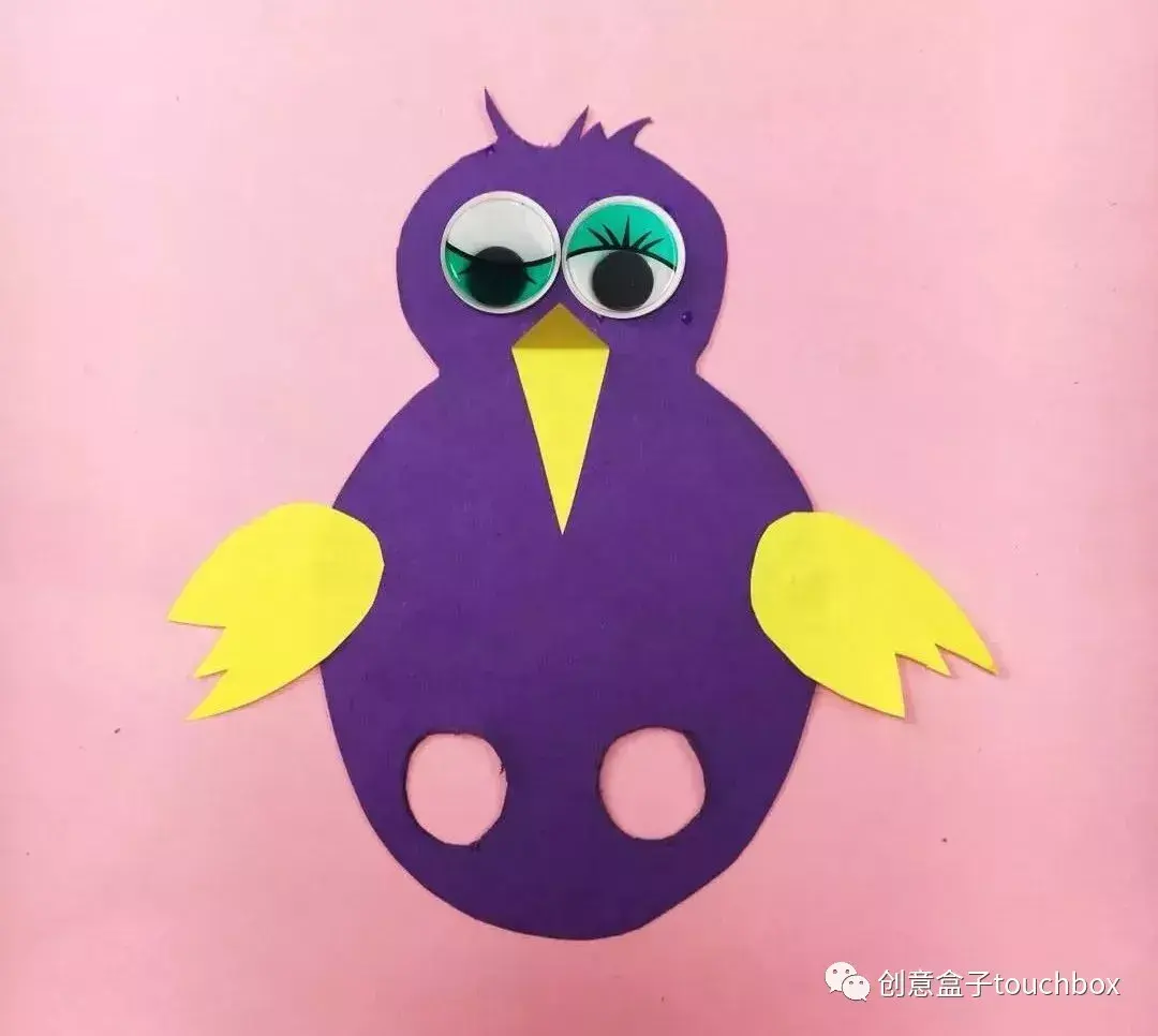 公鸡的新邻居》中的小鸡与猫头鹰材料准备:紫色,绿色和黄色卡纸各1张