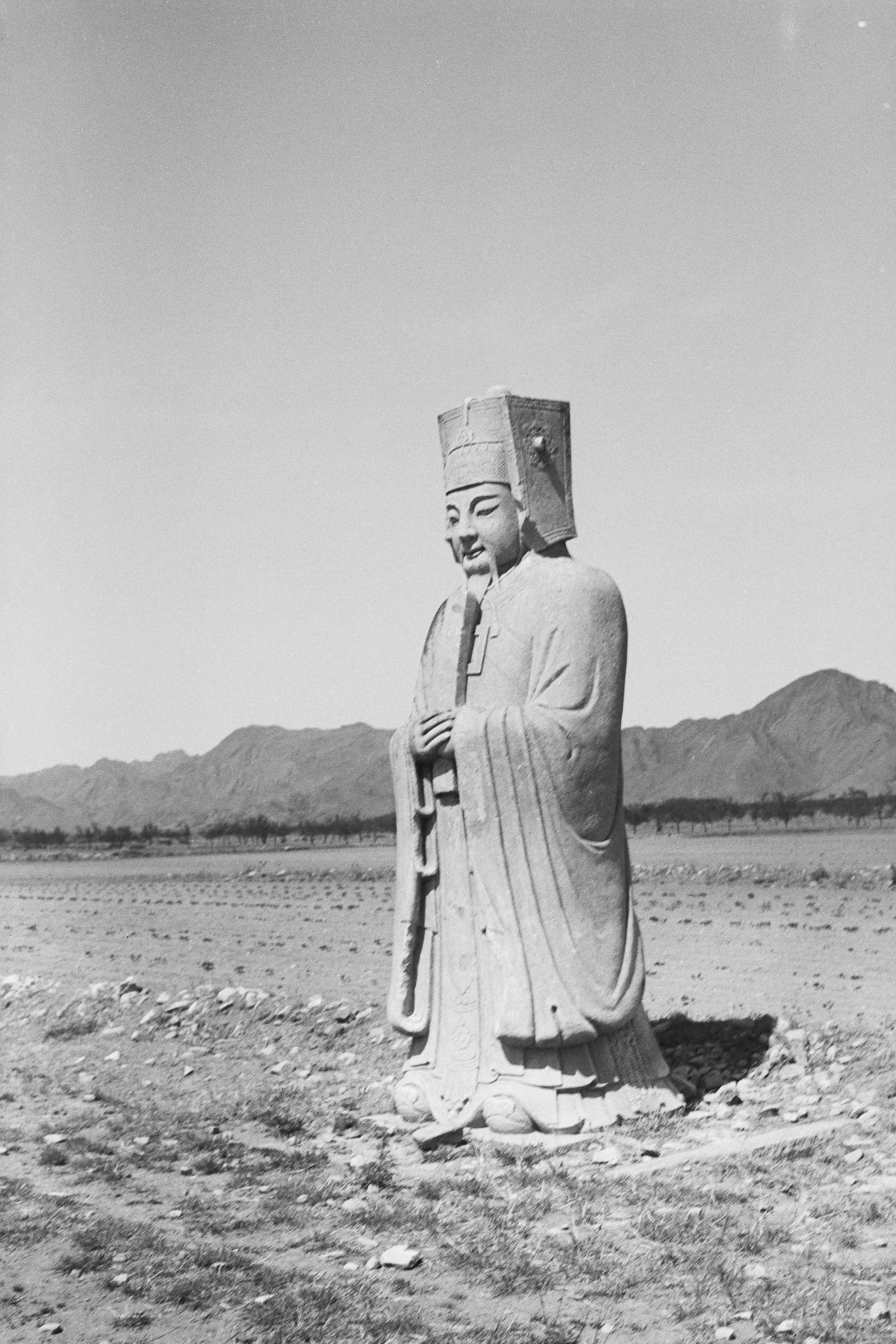 石翁仲比明孝陵多两对勋臣：明十三陵讲解词之总神道石象生 知乎