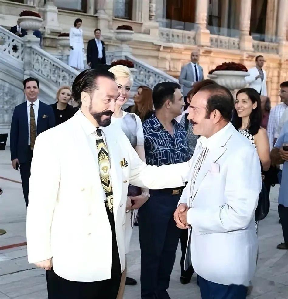 土耳其邪恶富人俱乐部教主藏69万颗避孕药拥有上千名女友被判1075年