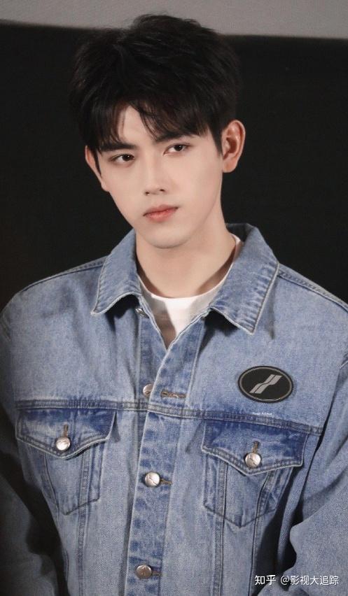 献鱼刚杀青陈飞宇就无缝衔接新剧和大三岁的她开启姐弟恋