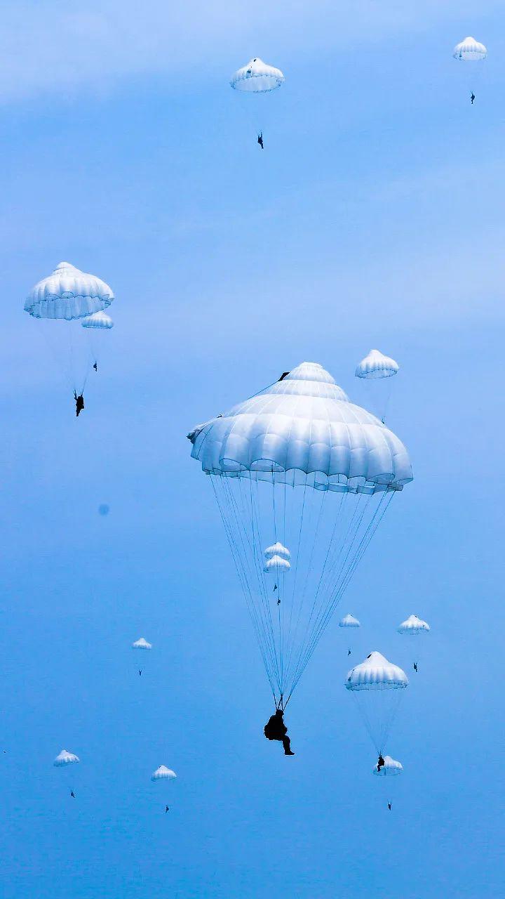 1幅图6组词带你走近空军空降兵的建设发展