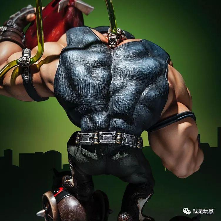 背部的发达肌肉刻画也很带感,带有浓厚的美系雕像味道.