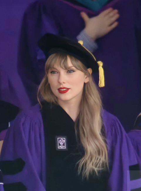 taylorswift空降紐約大學畢業典禮優秀的人真的會發光