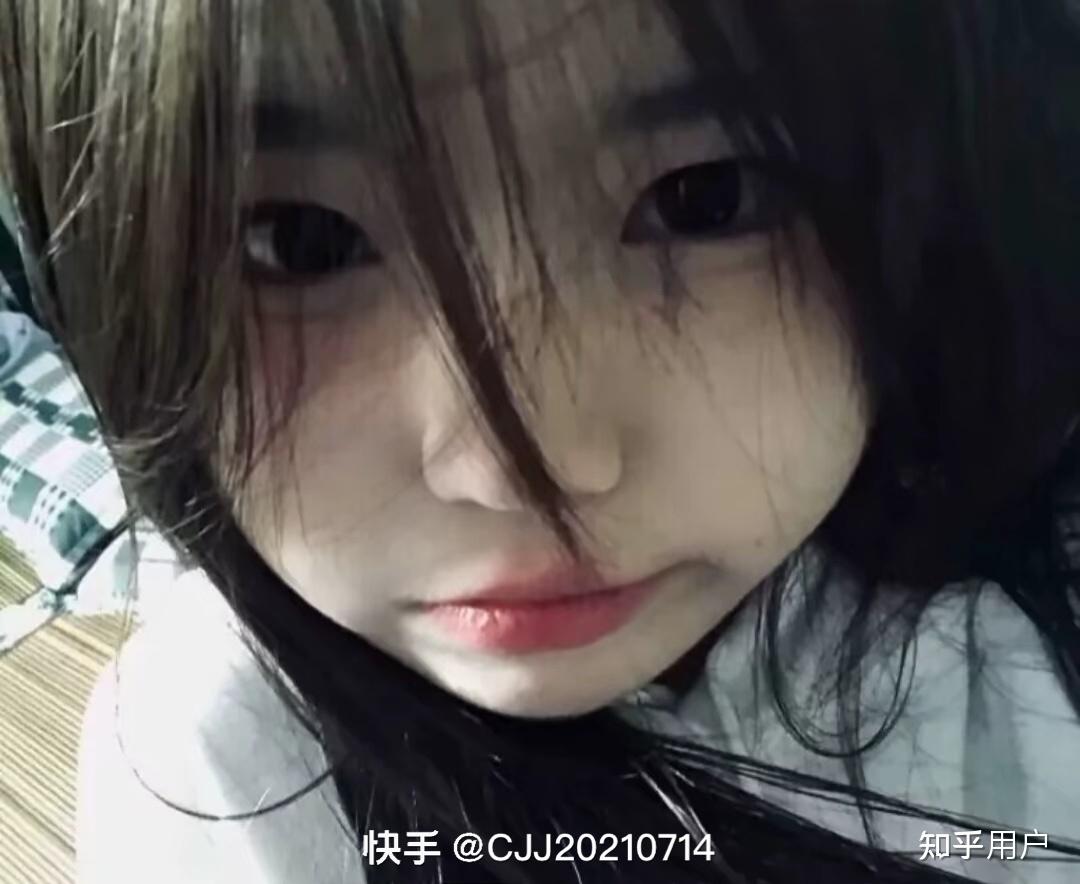 如何评价快手佳佳今天也很困的颜值