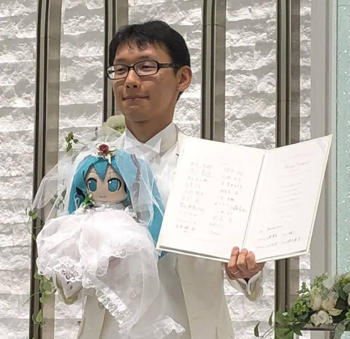 日本宅男花十万块与初音结婚 4年过去了 只剩一句 无法连接 知乎