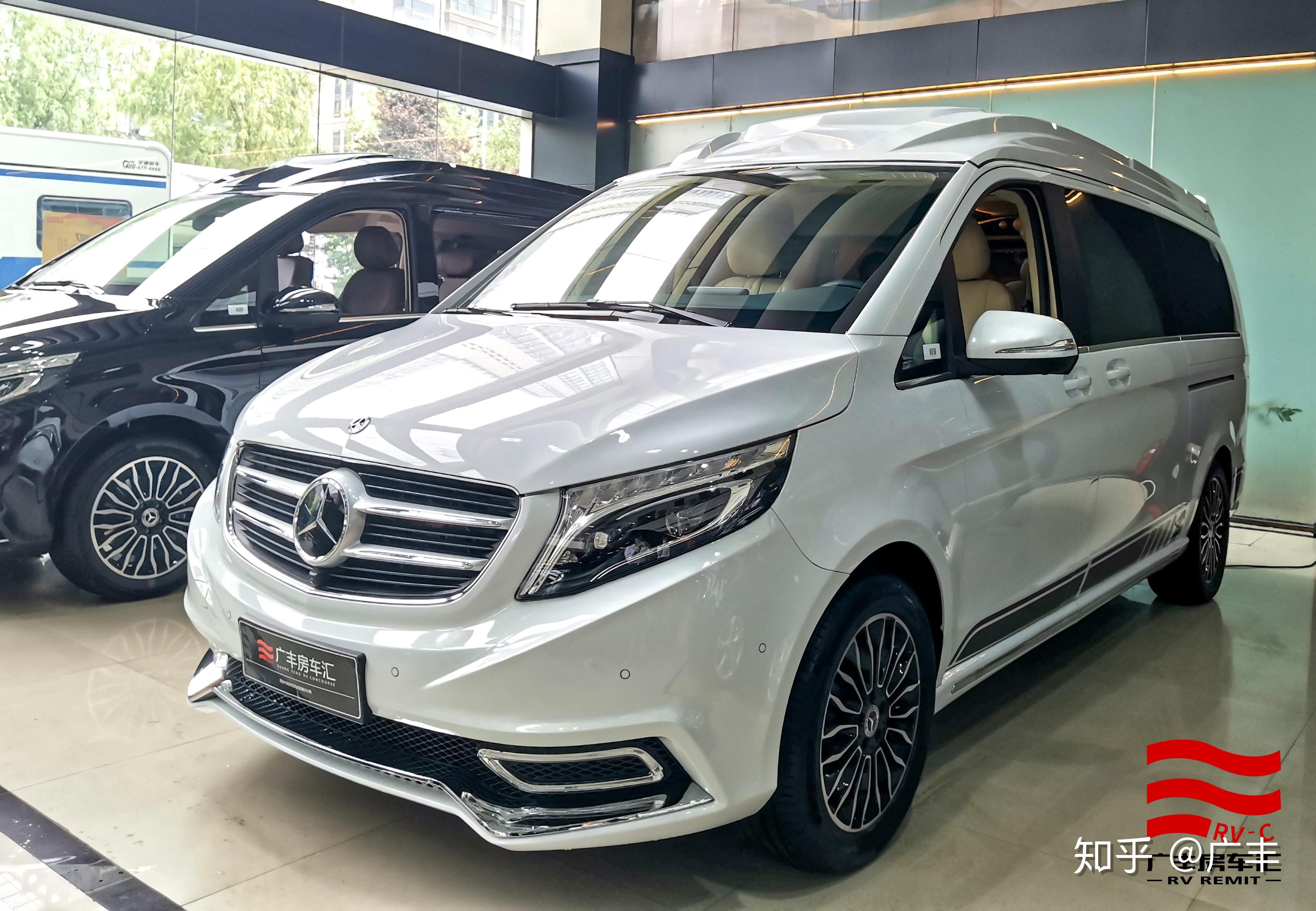 白色高顶奔驰v260l一目了然的帅气