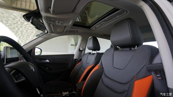 内饰方面.外有颜,内有料,这也是我喜欢宝沃bx3的一个原因之一.