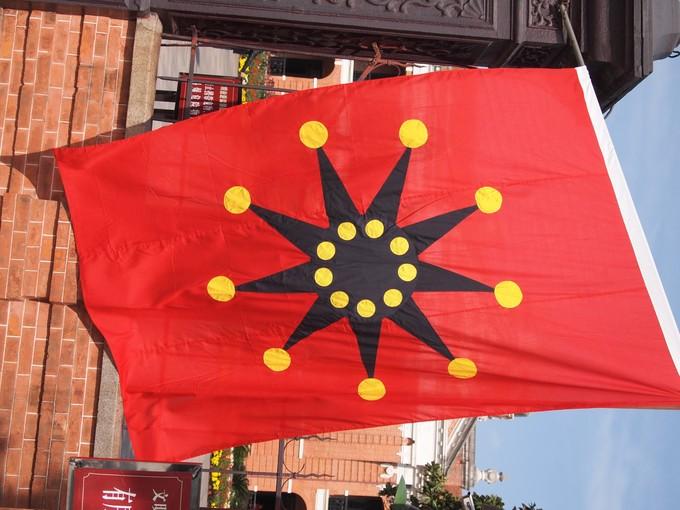 铁血十八星帽徽是怎么个图案