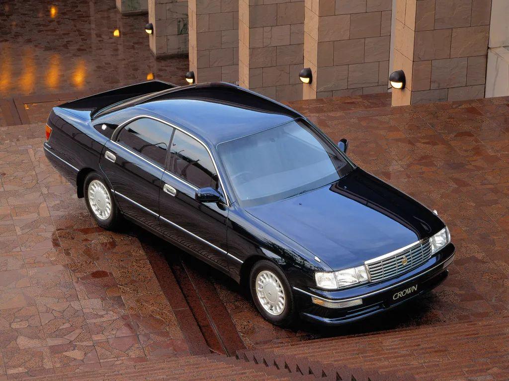 丰田皇冠历代车型回顾(下)丨丰田皇冠依旧活跃在车市!