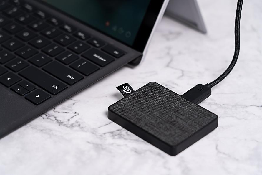 颜值又高又能打希捷onetouch颜系列便携固态硬盘评测