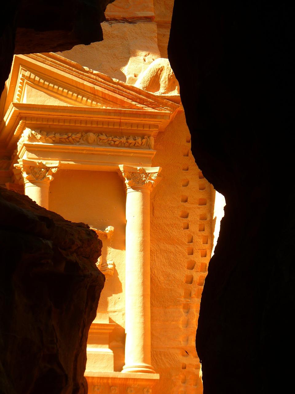 圣城旁古寺风韵