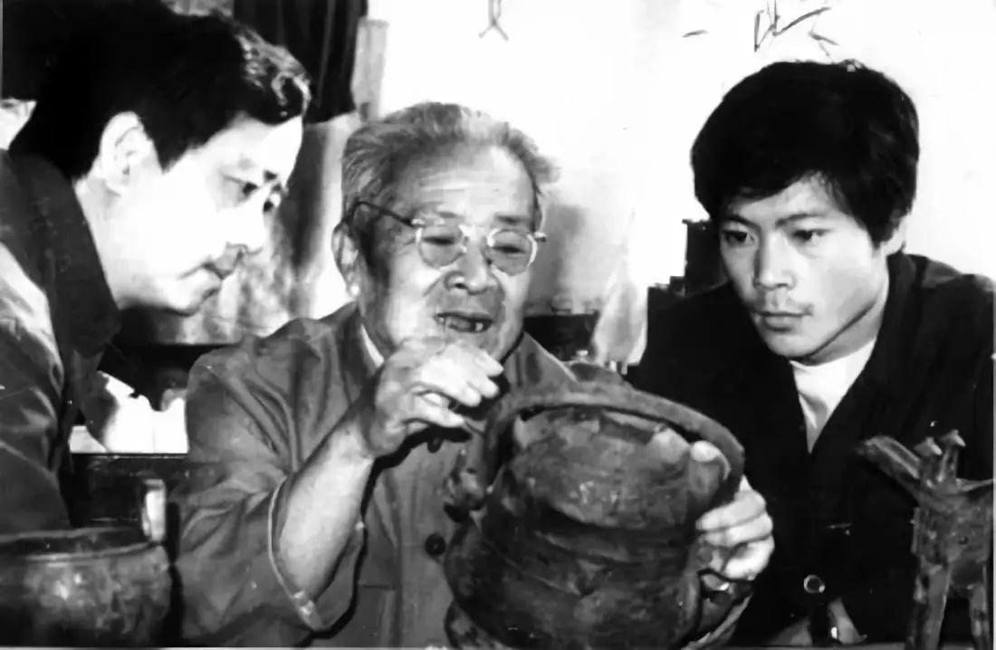 赵振茂先生(中)据赵老回忆,其实在他的师父张文普