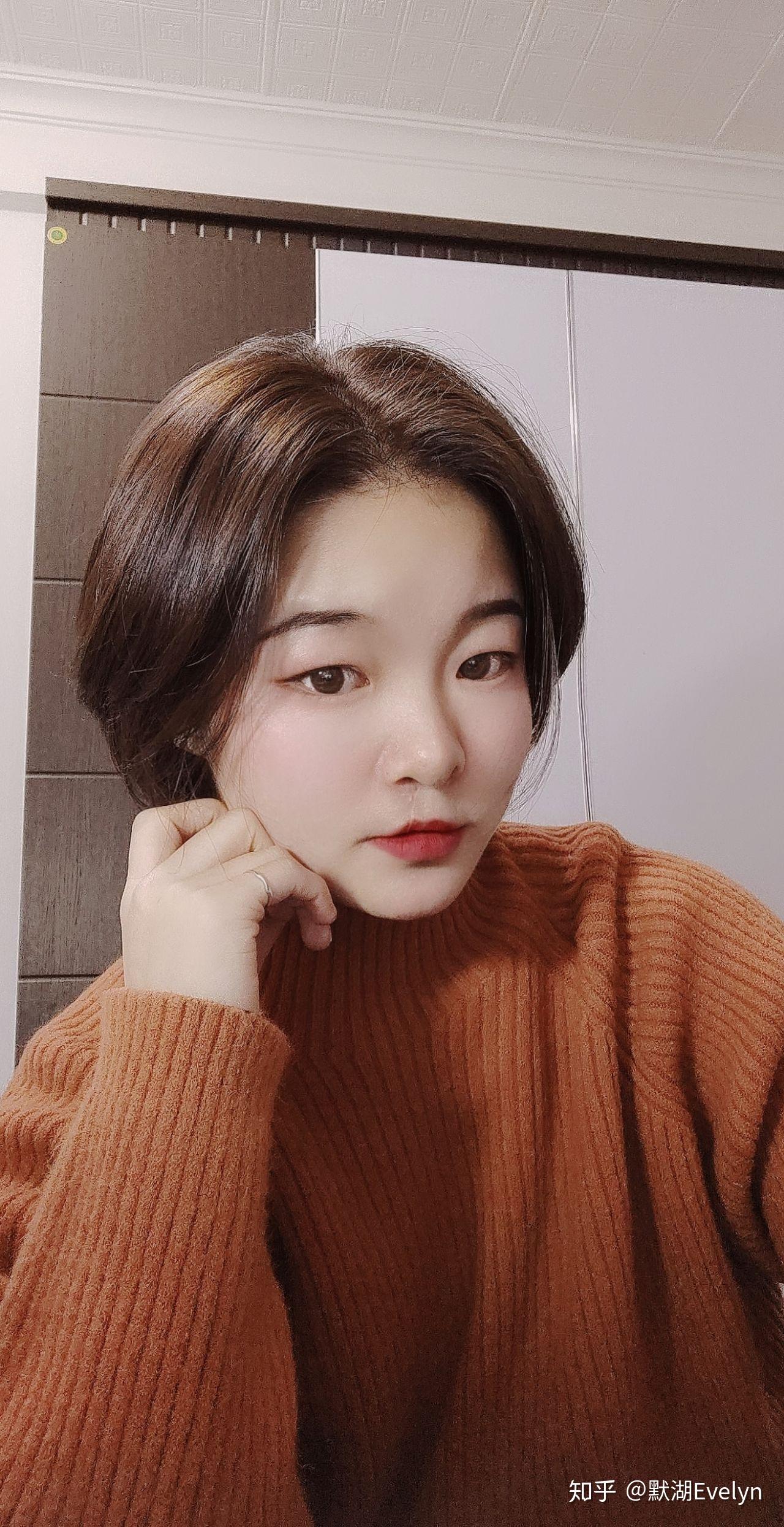 女生,大脸,两颊骨头显脸宽,方下巴,适合什么样的发型?