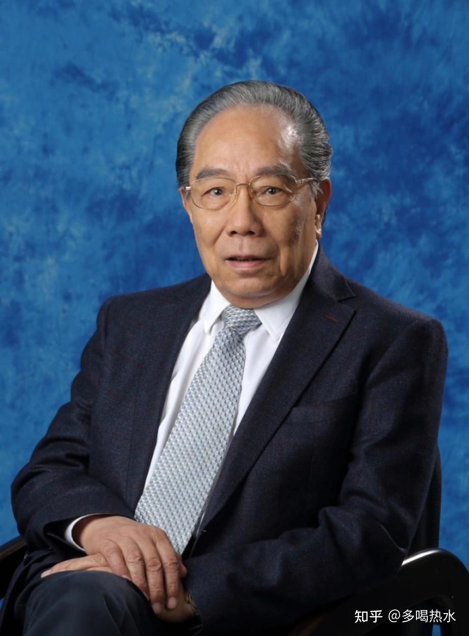 84岁,中国中医科学院学部委员,国医大师,上海中医药大学终身教授,博士