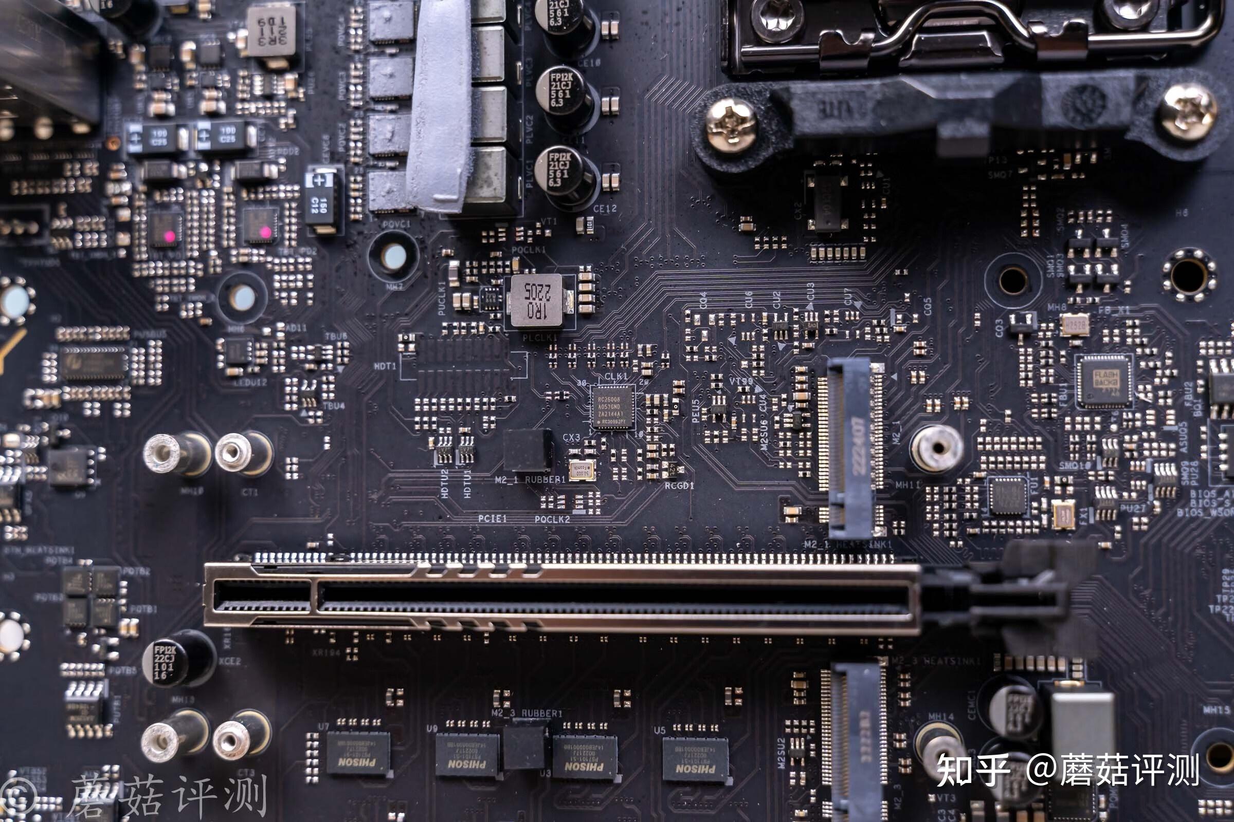 ▼声卡芯片的下部,还有一颗独立dac芯片,丝印es9218,周围是红色的wima