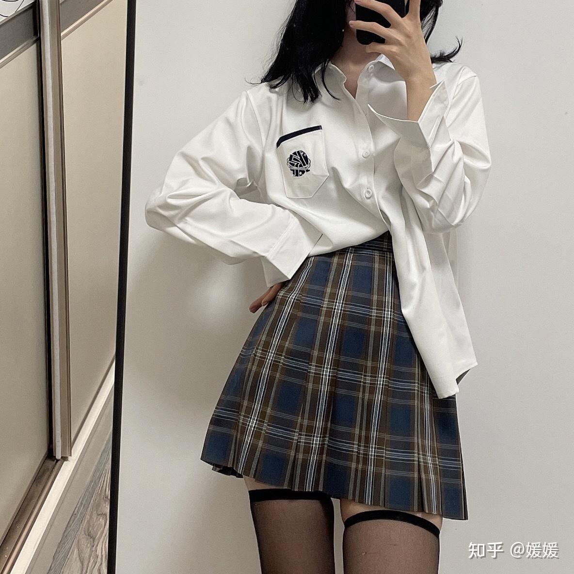 班里的男生说我腿好看下课光明正大盯着我腿看怎么办