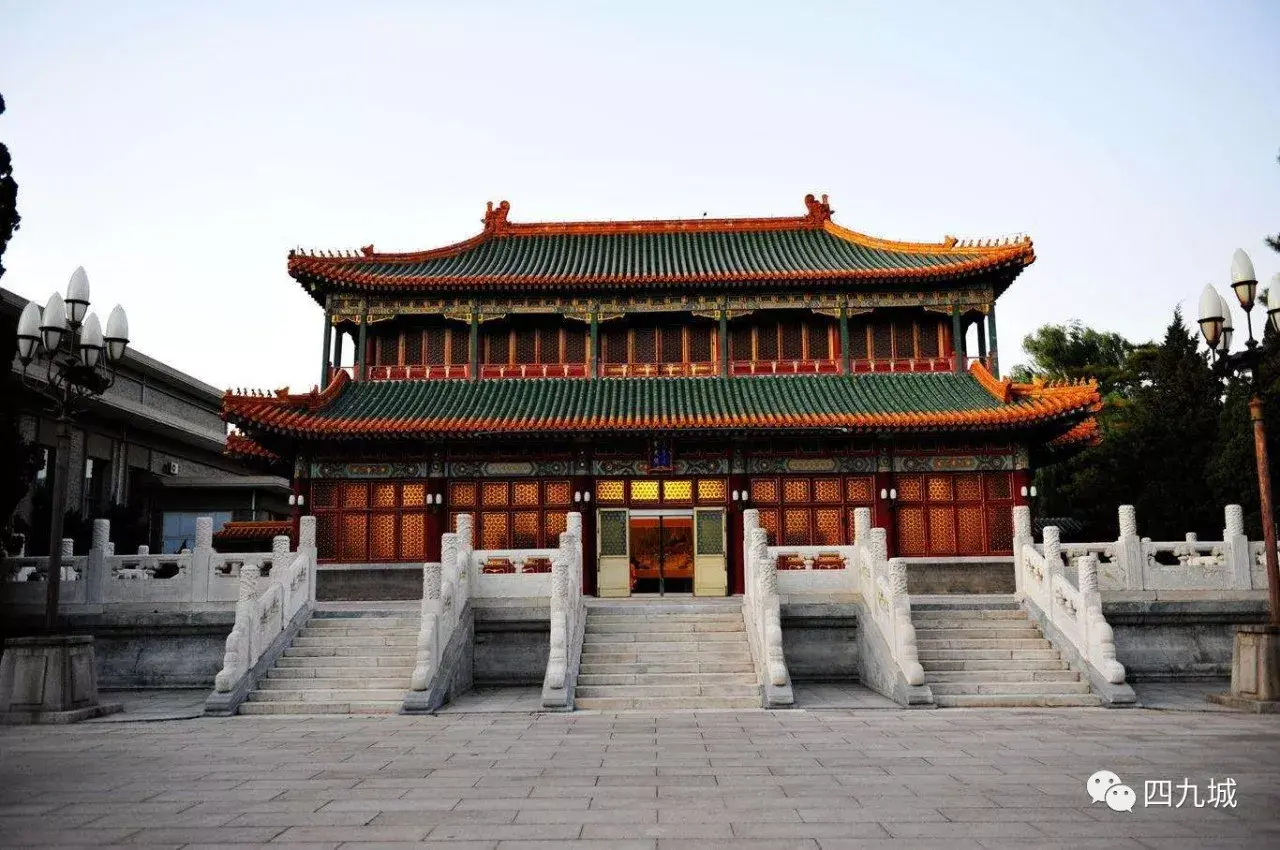 截图内容显示,多名粉丝误以为"紫光阁"是一家"中餐饭店",并提出"去