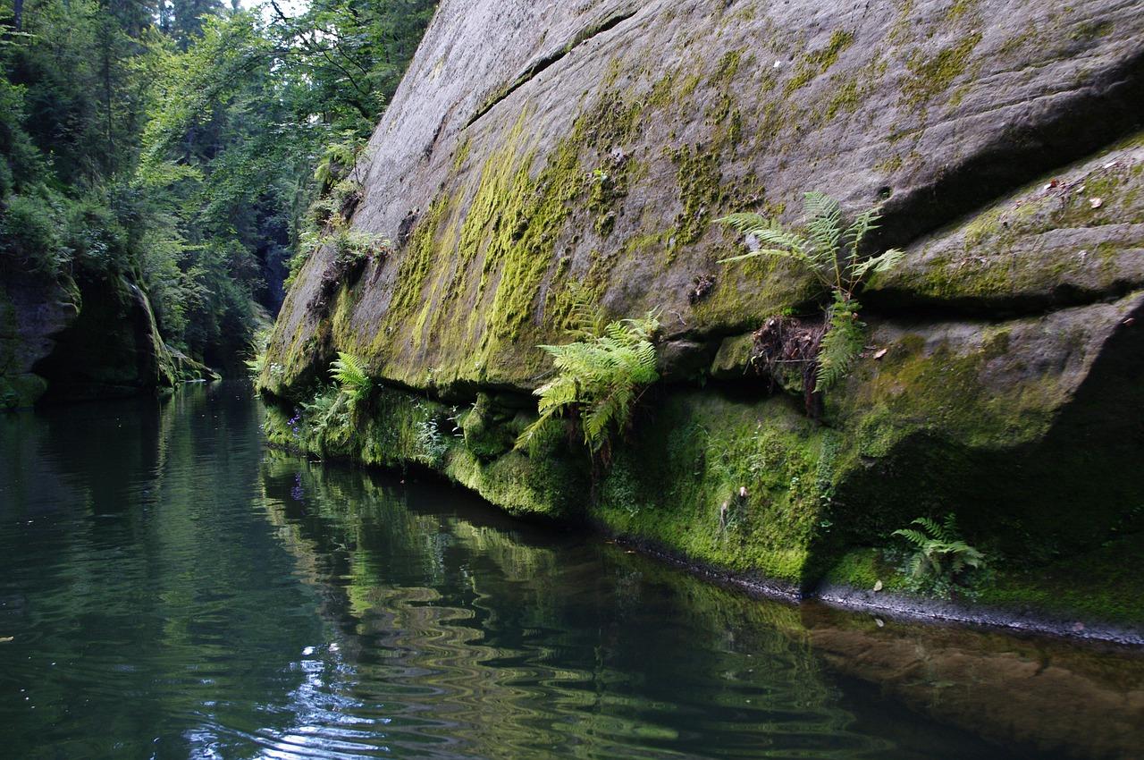 4. 娄山关长途车站