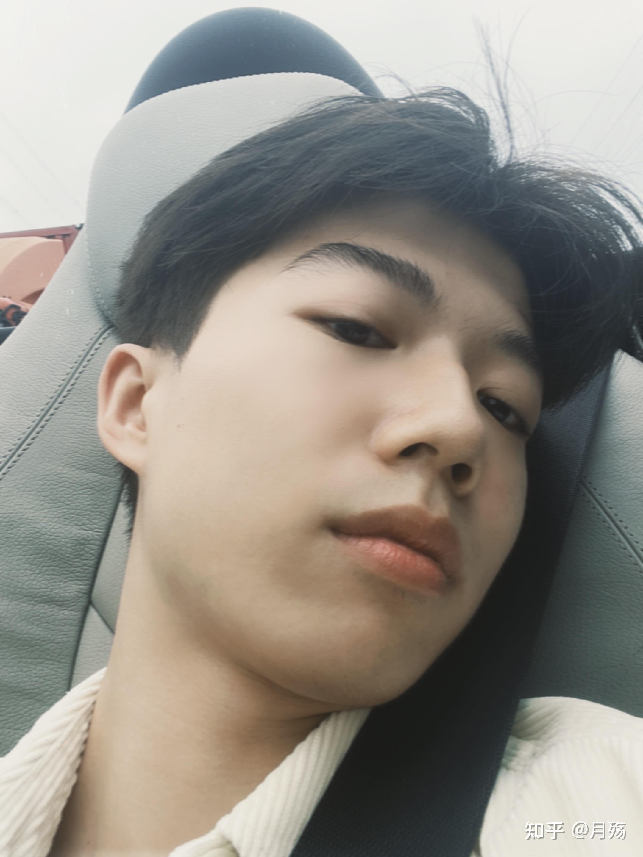 现实生活中男生颜值6分是什么样的?