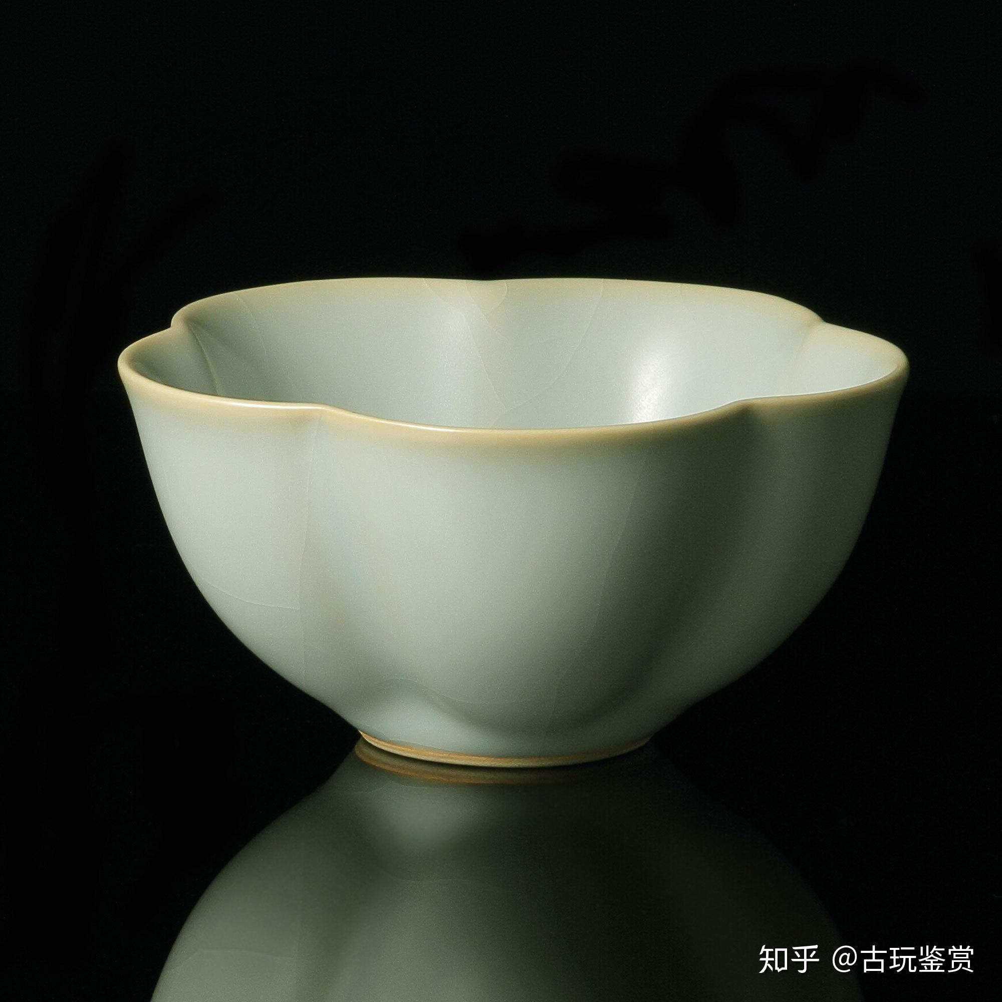 宋 汝窑b型盏托-------------------------- 成交价:5175万北宋 天