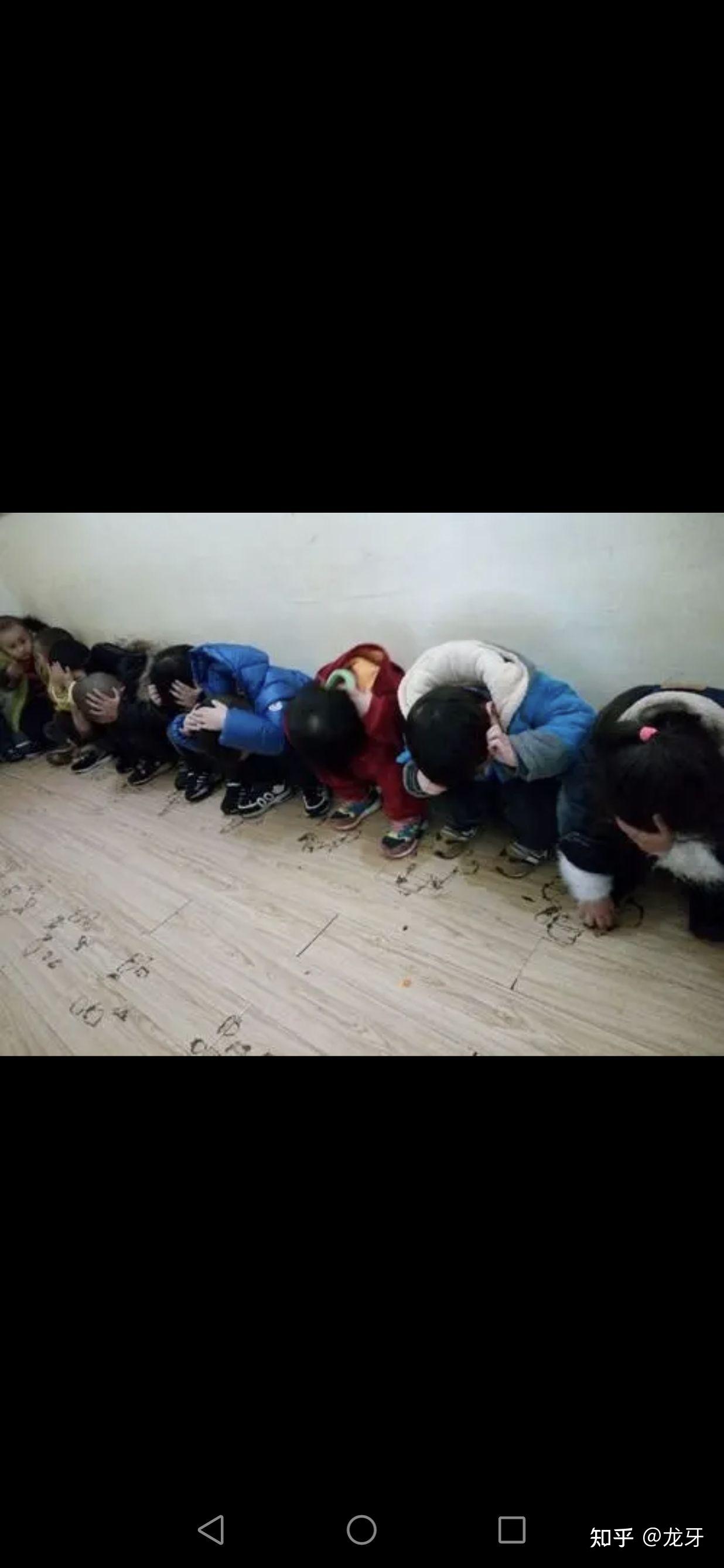 中国监狱中,民警找犯人谈话时要求犯人采用蹲姿是出于什么考虑?